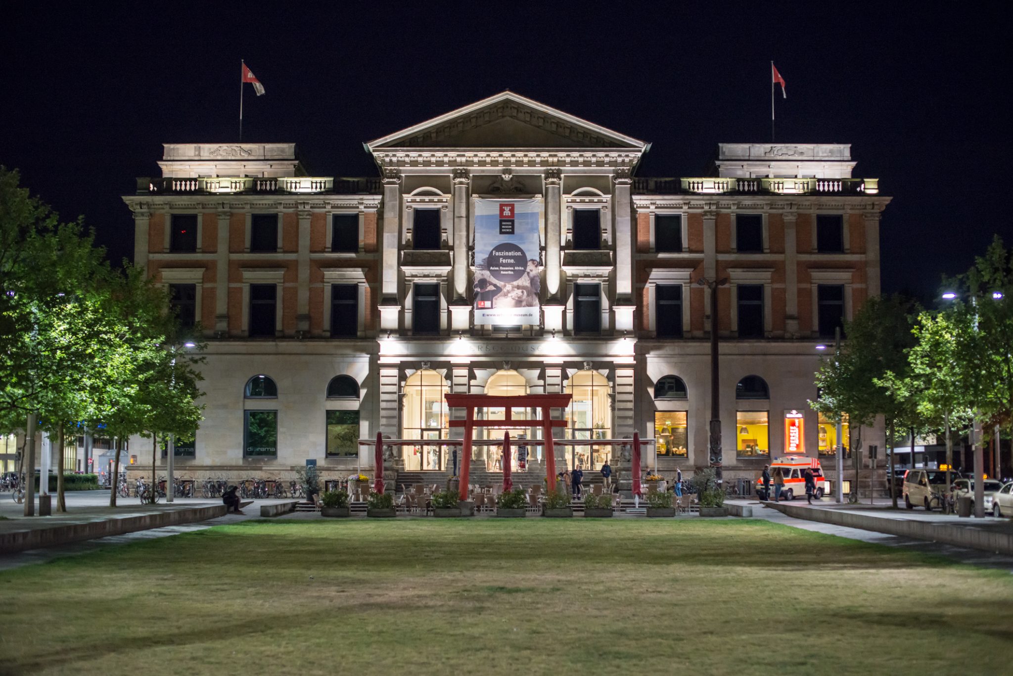 Übersee-Museum Nachtansicht (c) Übersee-Museum Bremen Foto Matthias Haase
