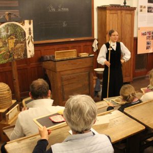 Die Bienen-Stunde um 1900