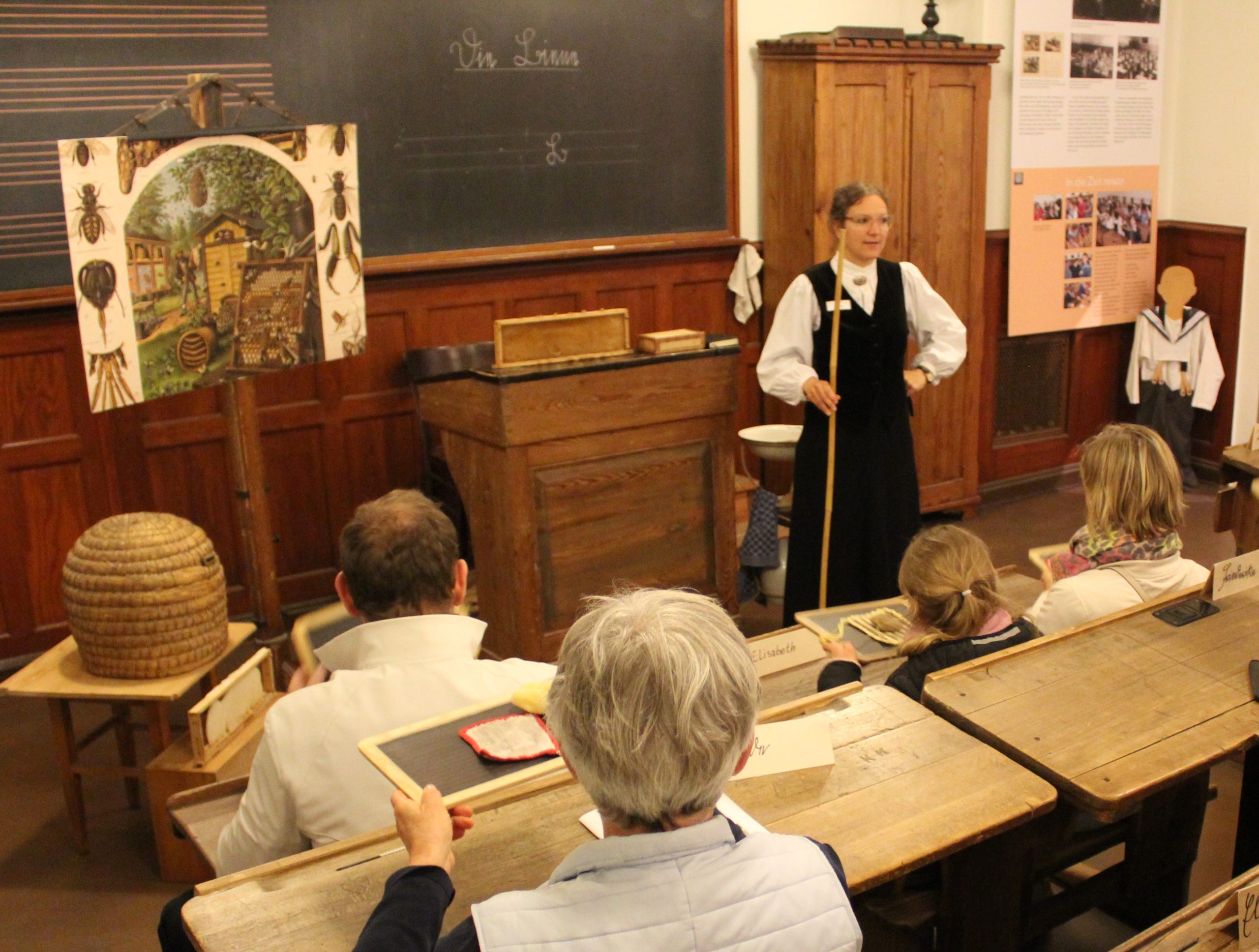 Die Bienen-Stunde um 1900