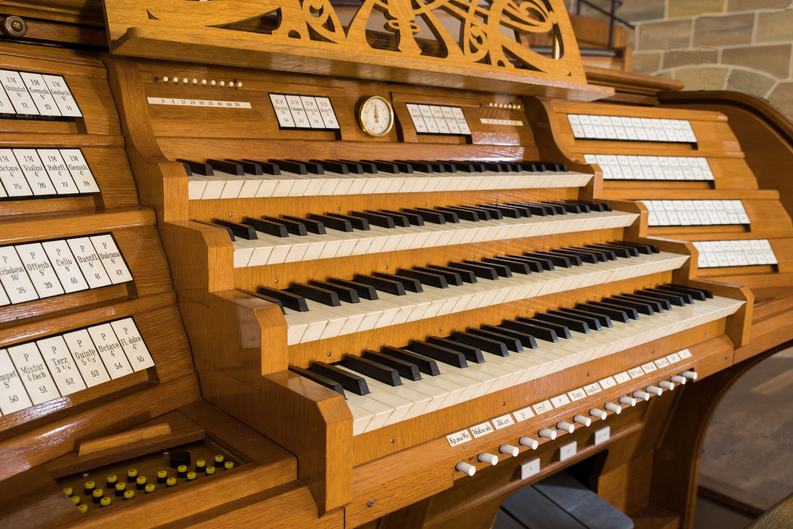 Der Spieltisch der sauer-Orgel