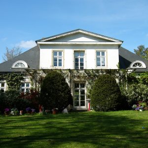 Galerie für zeitgenössische Kunst. Der dazugehörige Skulpturenpark zeigt an die 35 Skulpturen.